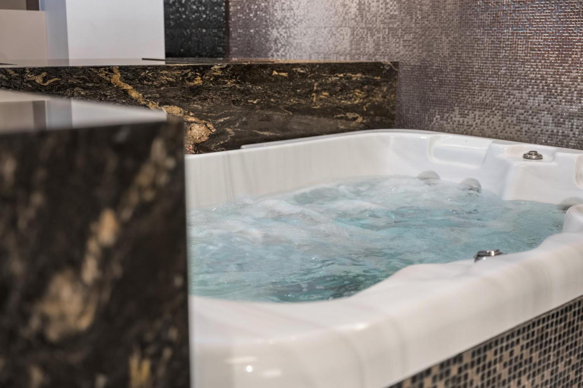 Secret Lounge - Cozy Studio With Sauna And Jacuzzi VNO Exteriör bild